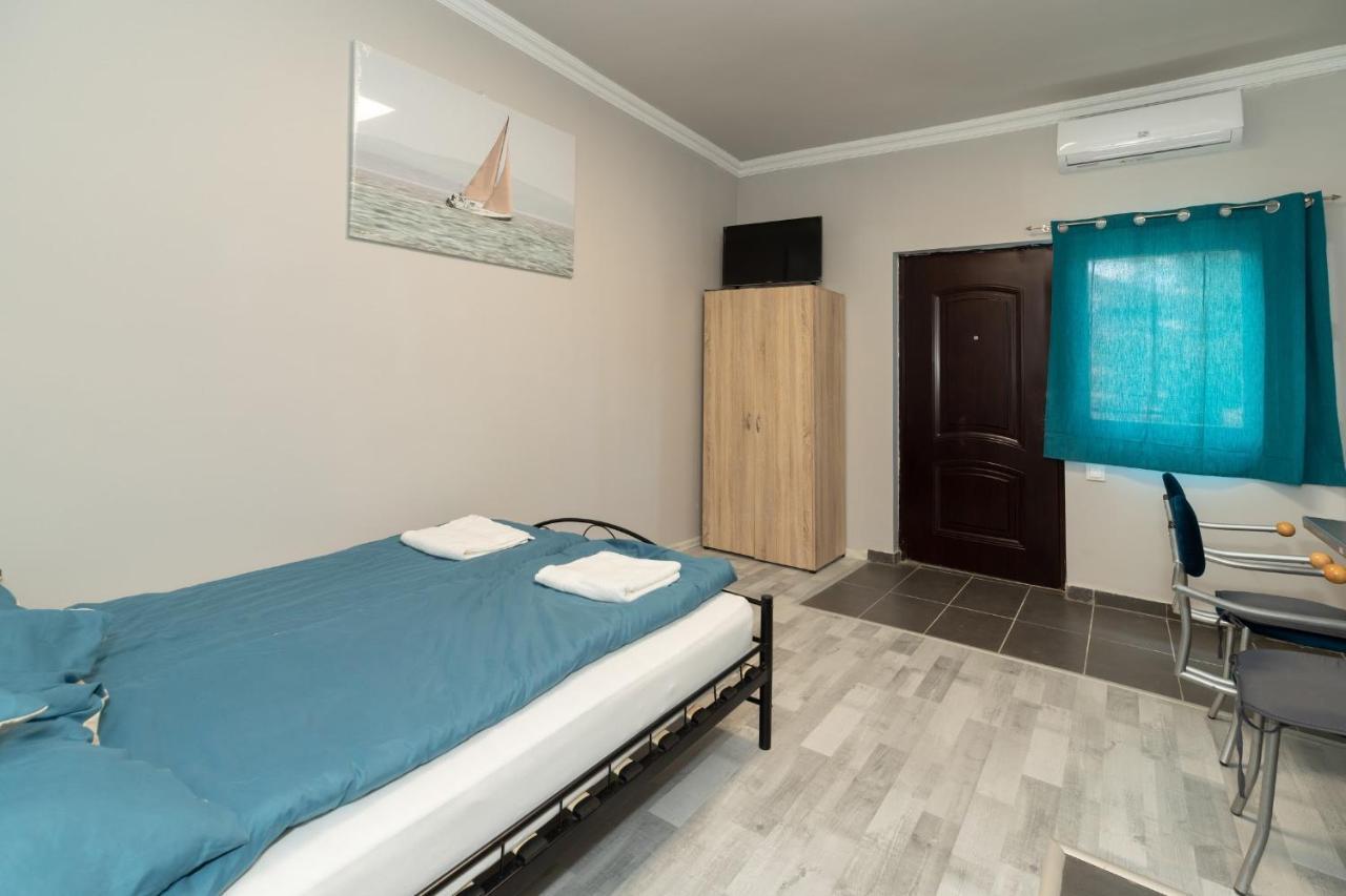 Ivanhoe Apartman Apartment นีย์รบาตอร์ ภายนอก รูปภาพ
