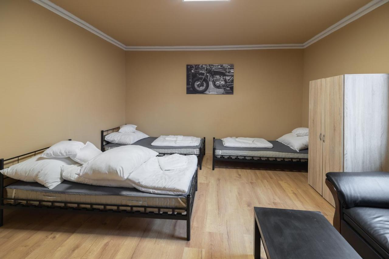 Ivanhoe Apartman Apartment นีย์รบาตอร์ ภายนอก รูปภาพ