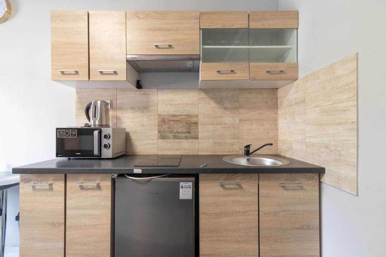 Ivanhoe Apartman Apartment นีย์รบาตอร์ ภายนอก รูปภาพ