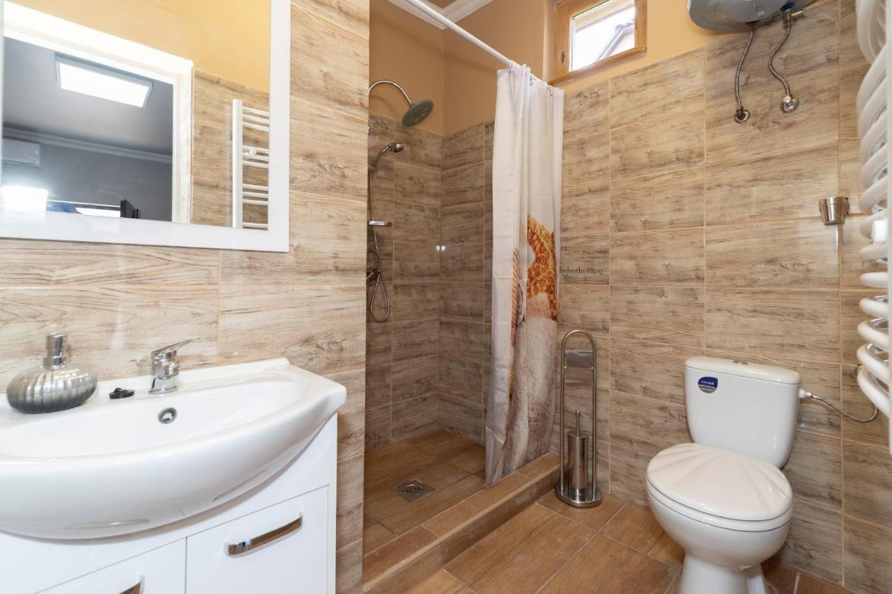 Ivanhoe Apartman Apartment นีย์รบาตอร์ ภายนอก รูปภาพ