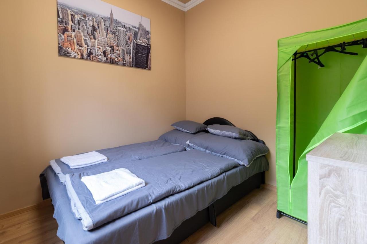 Ivanhoe Apartman Apartment นีย์รบาตอร์ ภายนอก รูปภาพ