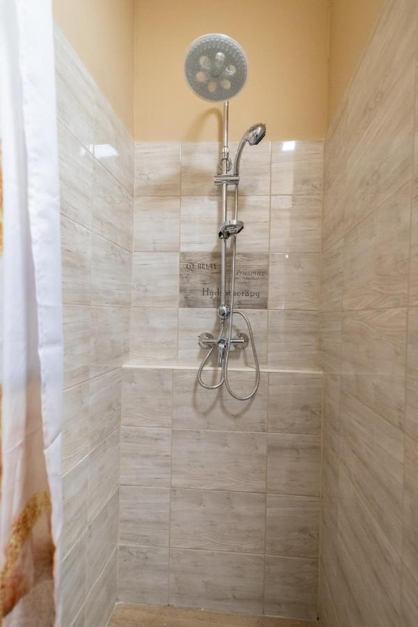 Ivanhoe Apartman Apartment นีย์รบาตอร์ ภายนอก รูปภาพ