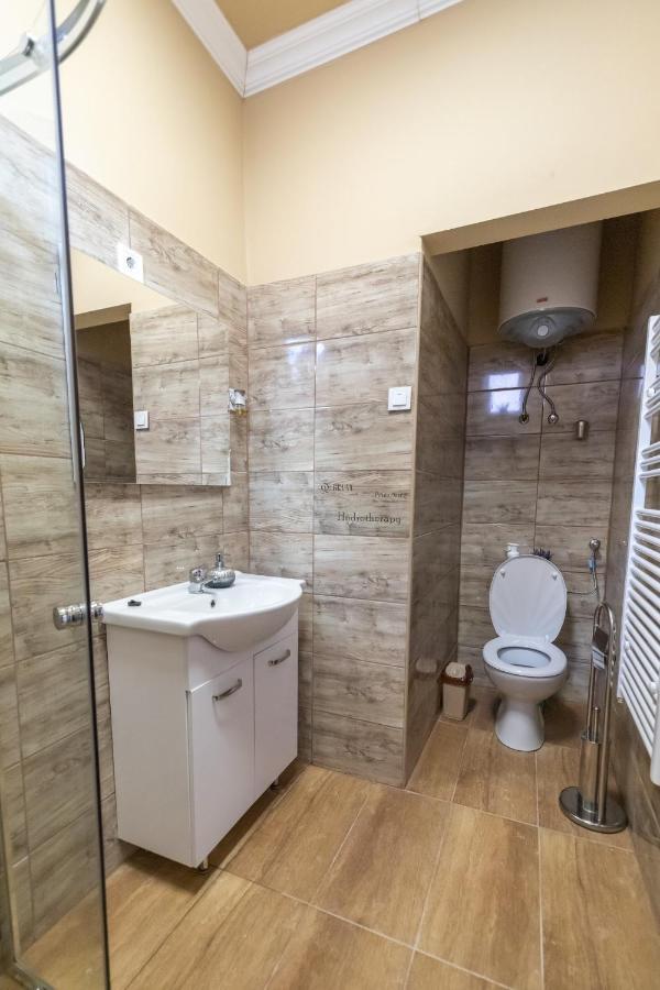 Ivanhoe Apartman Apartment นีย์รบาตอร์ ภายนอก รูปภาพ