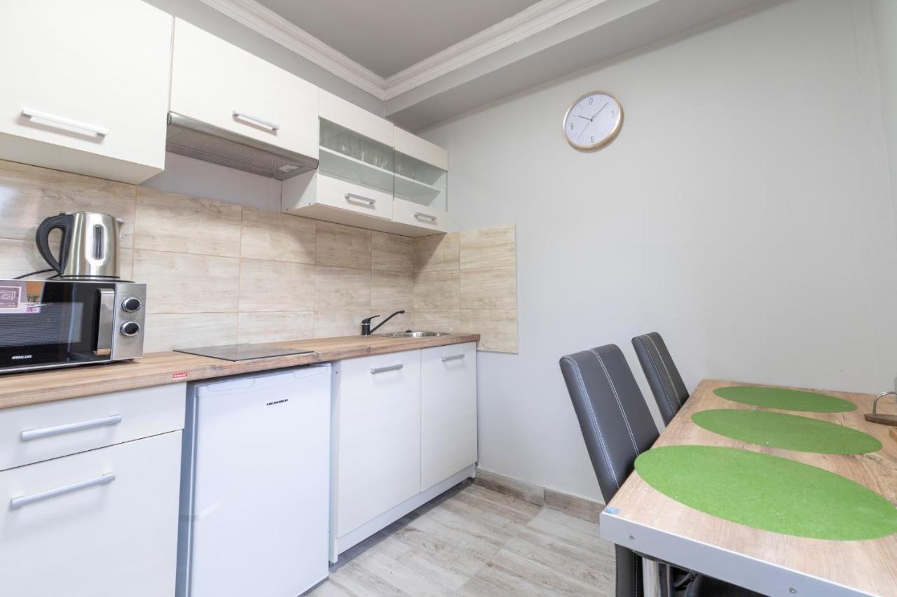 Ivanhoe Apartman Apartment นีย์รบาตอร์ ภายนอก รูปภาพ