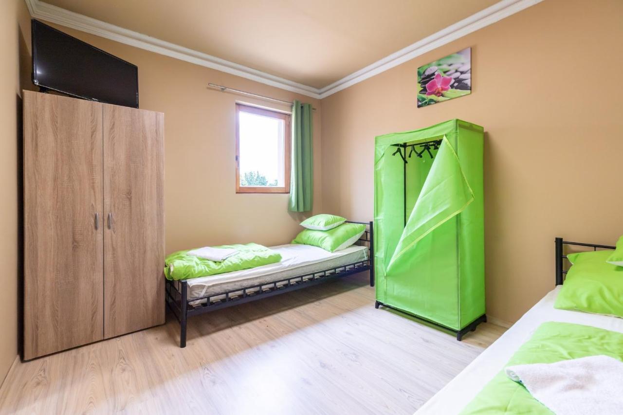 Ivanhoe Apartman Apartment นีย์รบาตอร์ ภายนอก รูปภาพ