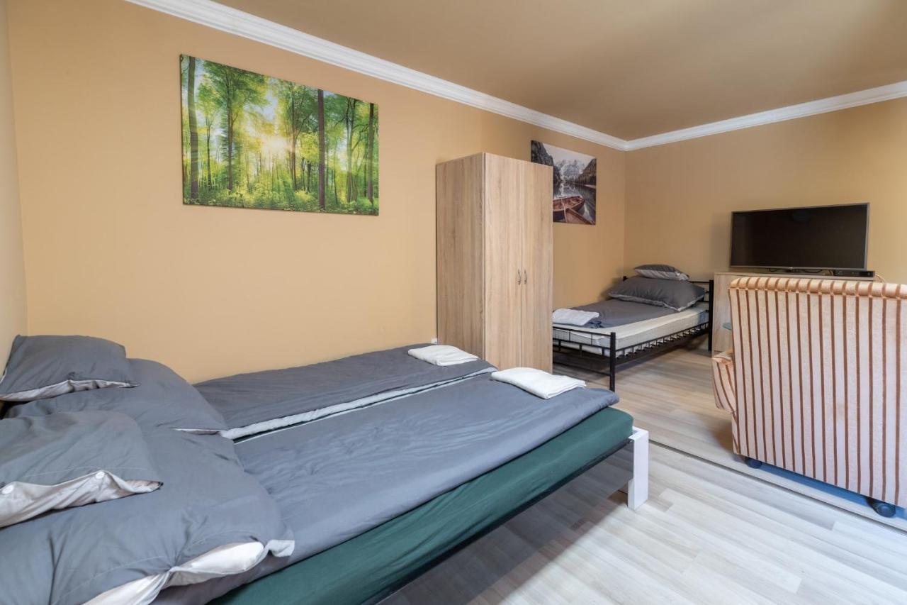 Ivanhoe Apartman Apartment นีย์รบาตอร์ ภายนอก รูปภาพ