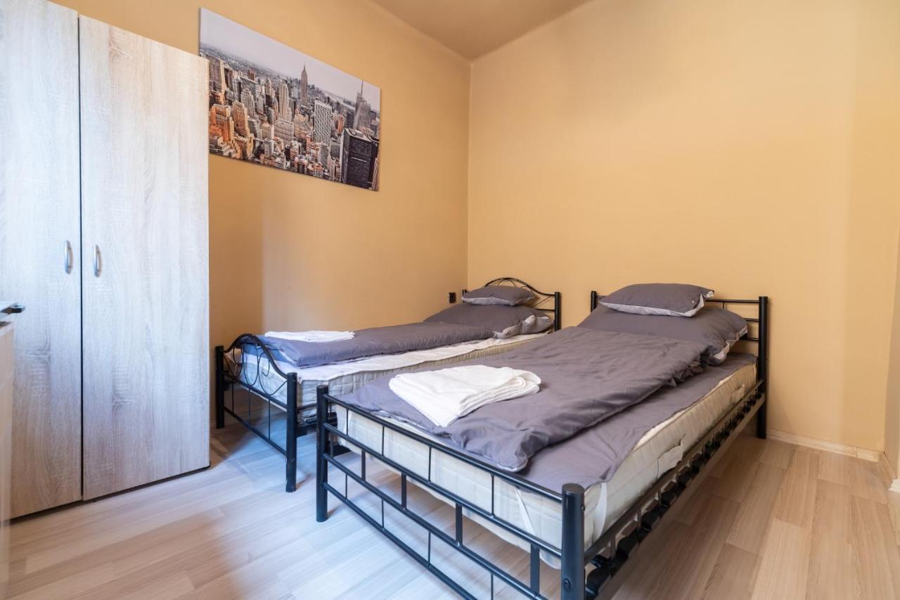 Ivanhoe Apartman Apartment นีย์รบาตอร์ ภายนอก รูปภาพ