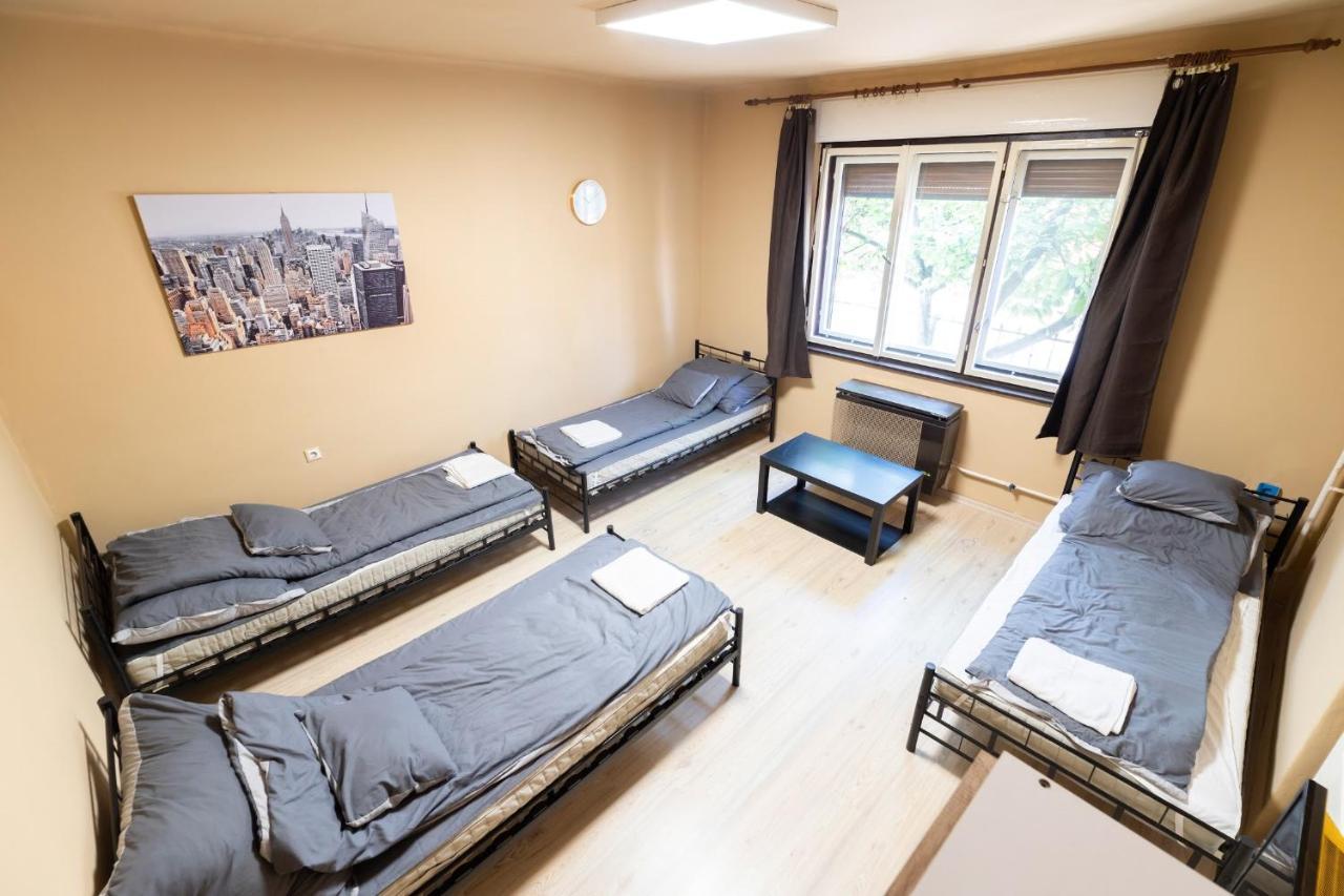 Ivanhoe Apartman Apartment นีย์รบาตอร์ ภายนอก รูปภาพ